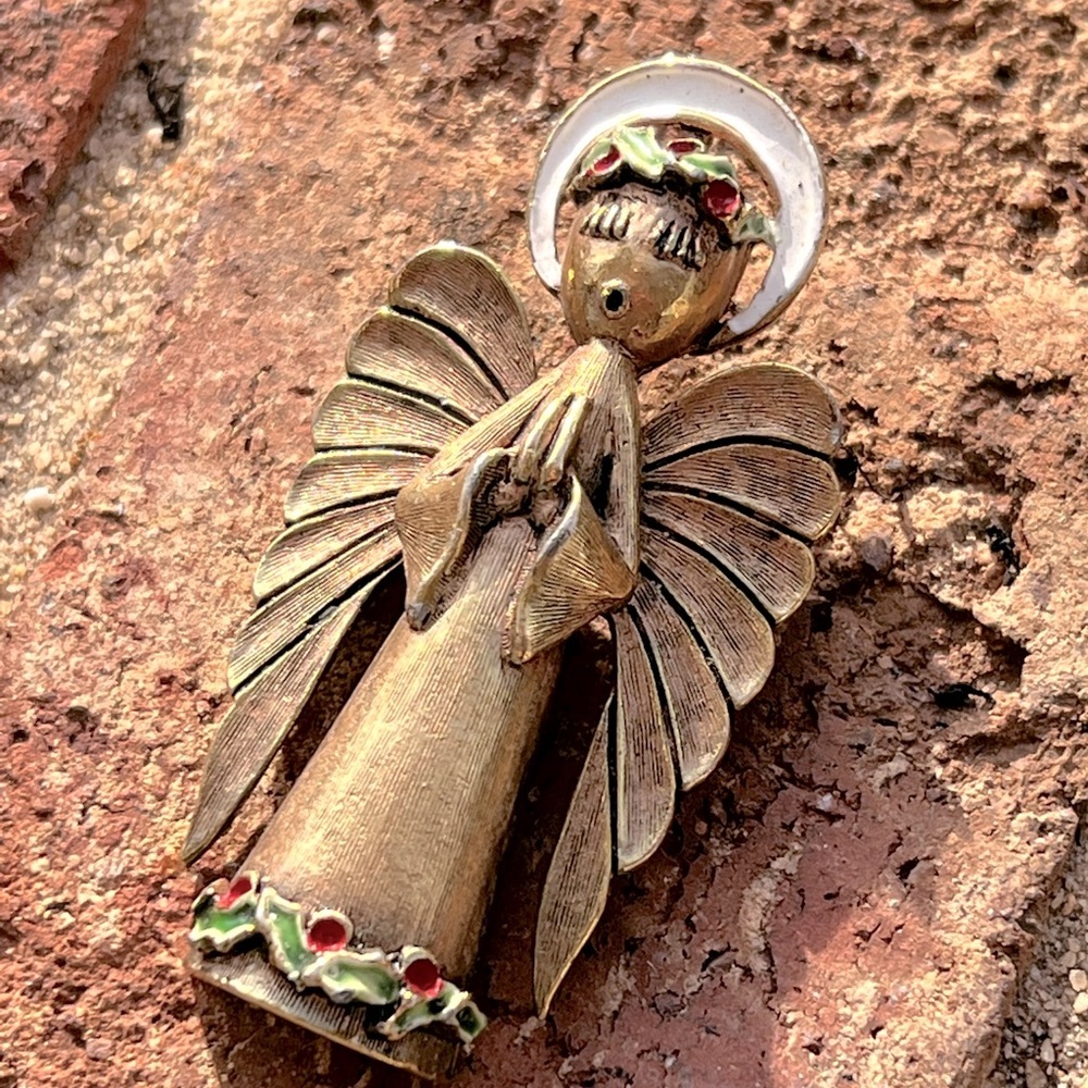Lot of Vintage Christmas Brooches​